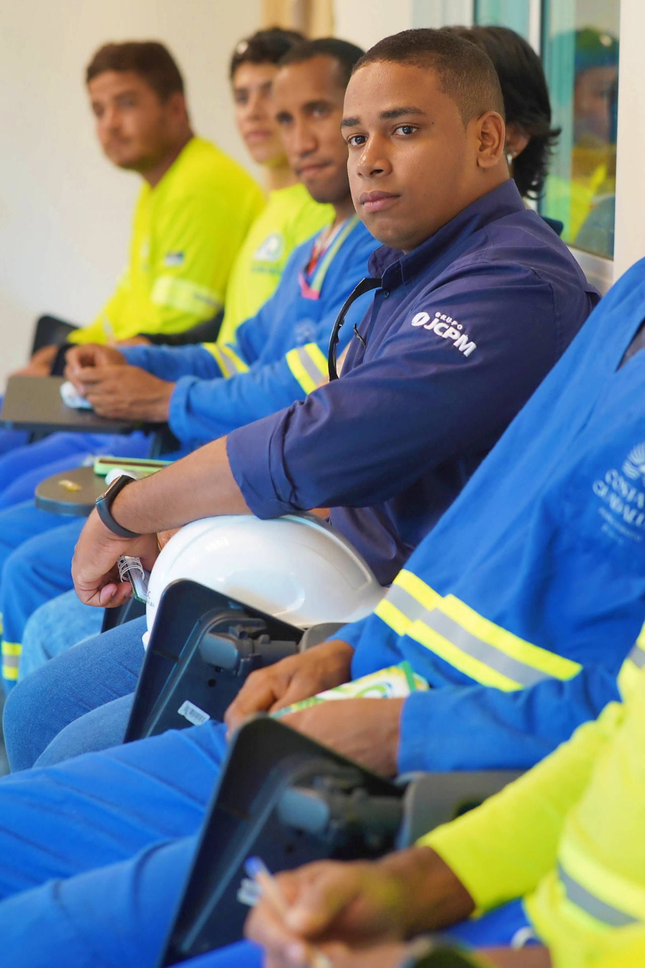 Colaboradores atentos durante a capacitação em meliponicultura